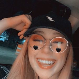 Meet your Posher, Raquel